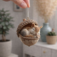 Lade das Bild in den Galerie-Viewer, Schlafende Waldfreunde™️ Natürliche, handgemachte Wohn- & Gartendekoration zum Aufhängen