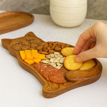 Lade das Bild in den Galerie-Viewer, Handgemachte Holz-Genussplatte in Katzenform