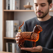 Lade das Bild in den Galerie-Viewer, Handgefertigte Flasche aus Glas in Katzenform - Katzenliebhaber lieben sie