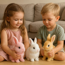 Lade das Bild in den Galerie-Viewer, HoppelHase – Lebensechter Kuschel-Hase, der Kinderaugen strahlen lässt