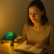 Lade das Bild in den Galerie-Viewer, LeuchtSchildkröte - handgefertigte Lampe, die Herzen erstrahlen lässt
