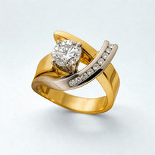 Lade das Bild in den Galerie-Viewer, Vintage-Ring – Gold-Silber mit Zirkonia-Glanz
