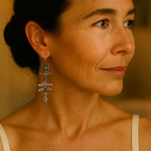 Lade das Bild in den Galerie-Viewer, Vintage-Natur-Ohrringe– Silberglanz
