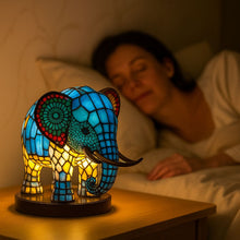 Lade das Bild in den Galerie-Viewer, LeuchtElefant - handgefertigte Lampe, die Herzen erstrahlen lässt
