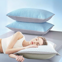 Lade das Bild in den Galerie-Viewer, DreamChill - der kühlende &amp; hautschonende Kissenbezug - das Original

