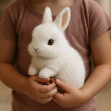 Lade das Bild in den Galerie-Viewer, HoppelHase – Lebensechter Kuschel-Hase, der Kinderaugen strahlen lässt

