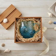 Lade das Bild in den Galerie-Viewer, Meeresklang – Handgefertigtes Glas mit Wellenstruktur
