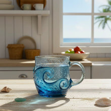 Lade das Bild in den Galerie-Viewer, Meeresklang – Handgefertigtes Glas mit Wellenstruktur
