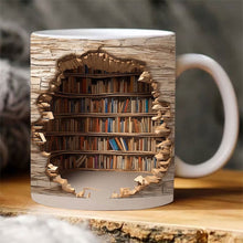 Lade das Bild in den Galerie-Viewer, Handgemachte 3D Bücherwelten-Tasse
